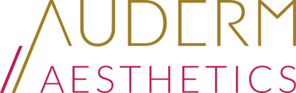 Goldener Text "AUDERM" über magentafarbenem Text "AESTHETICS" auf dunkelgrünem Hintergrund.