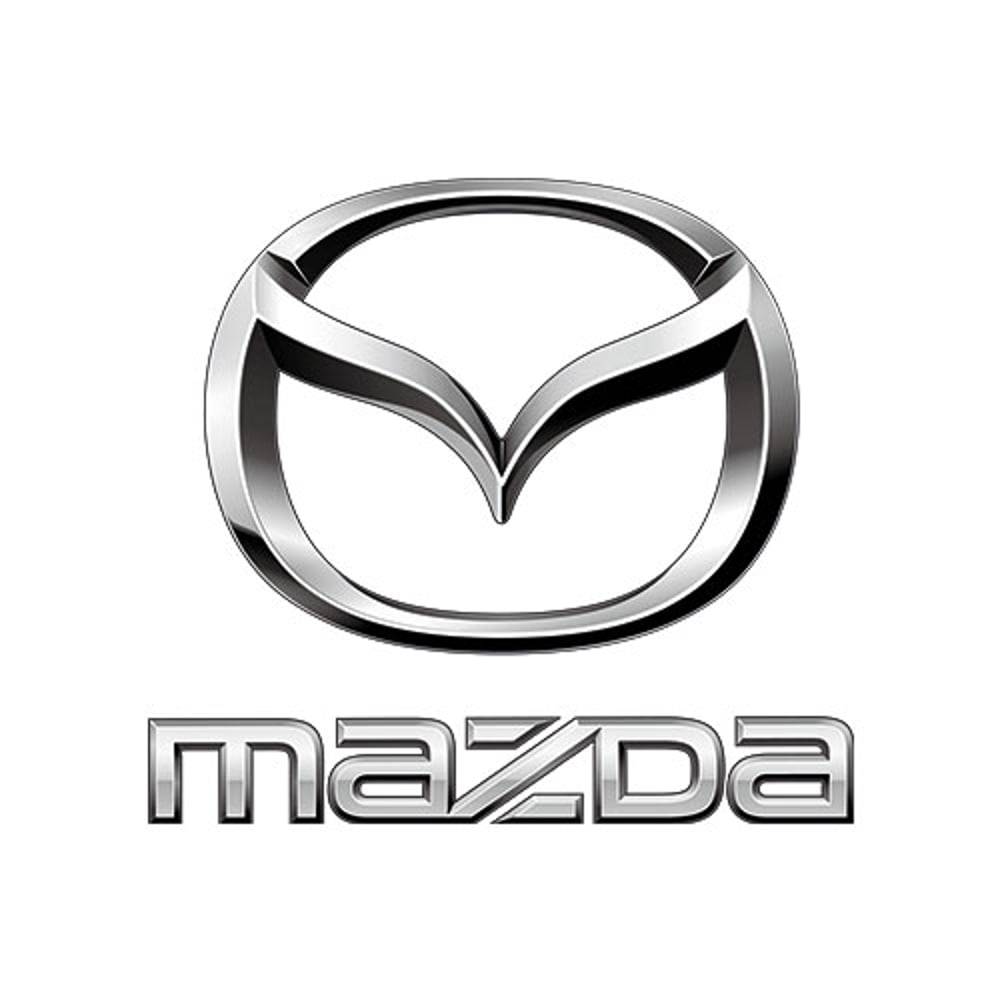 Silbernes Mazda-Logo mit einem stilisierten „M“ und dem Schriftzug „MAZDA“ darunter auf weißem Hintergrund.