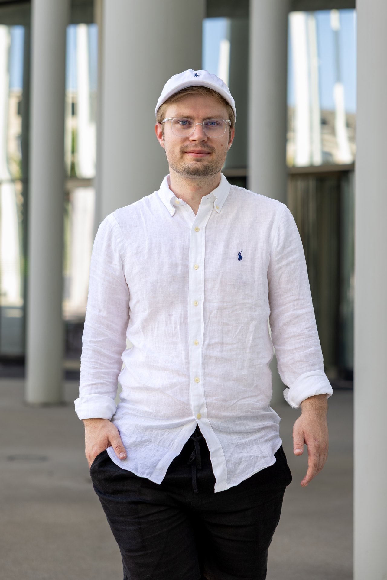 Entspanntes Businessporträt im Freien – Businessfotografie Leipzig