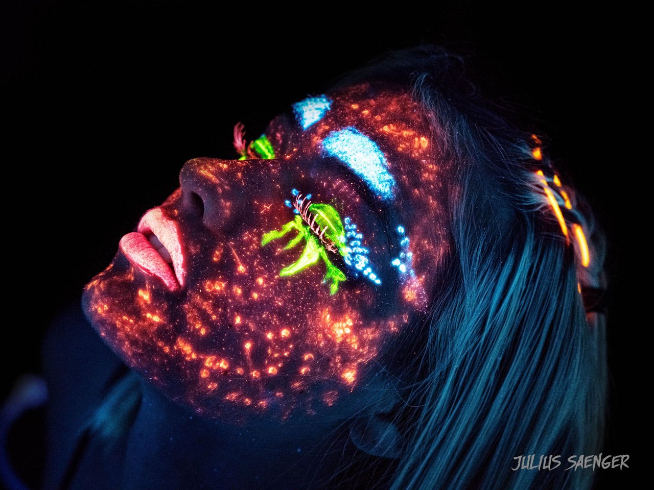 loana-schaefer-schwarzlicht-portrait
