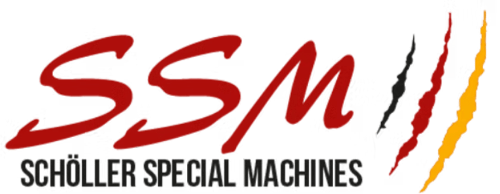 SSM Schöller Special Machines Logo in Rot und Grau mit drei Krallenspuren in Schwarz, Rot und Gold auf schwarzem Grund.