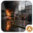 Feuerwehrmann bekämpft mit einem Schlauch einen Brand in einem Industriegebäude neben einem Einsatzwagen und Silos - Software für Alarm- und Gefahrenabwehrplanung - Notfall- und Krisenmanager (NKM®).