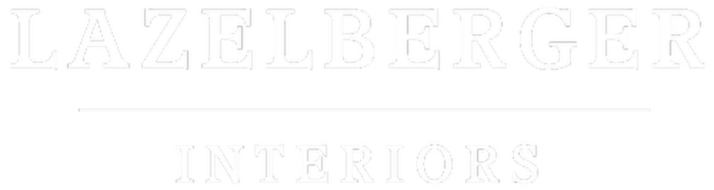 Weißer Text "LAZELBERGER INTERIORS" auf dunkelgrünem Hintergrund, getrennt durch eine dünne Linie.