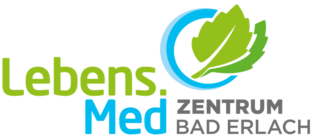 Grünes Logo mit weißem Text "Moorheilbad HARBACH" und einem grünen Blattzweig.