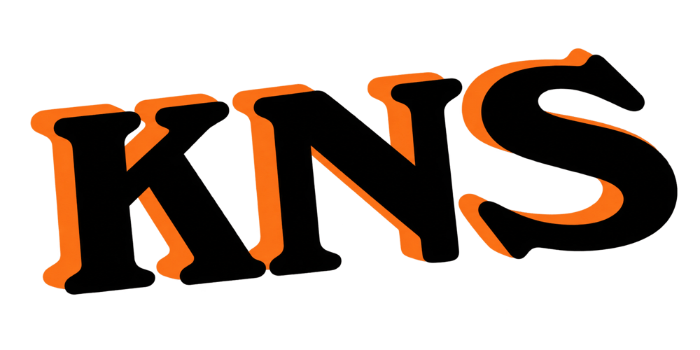 Orangefarbener Schriftzug KNS in stilisierter, serifenloser Schrift auf schwarzem Hintergrund.
