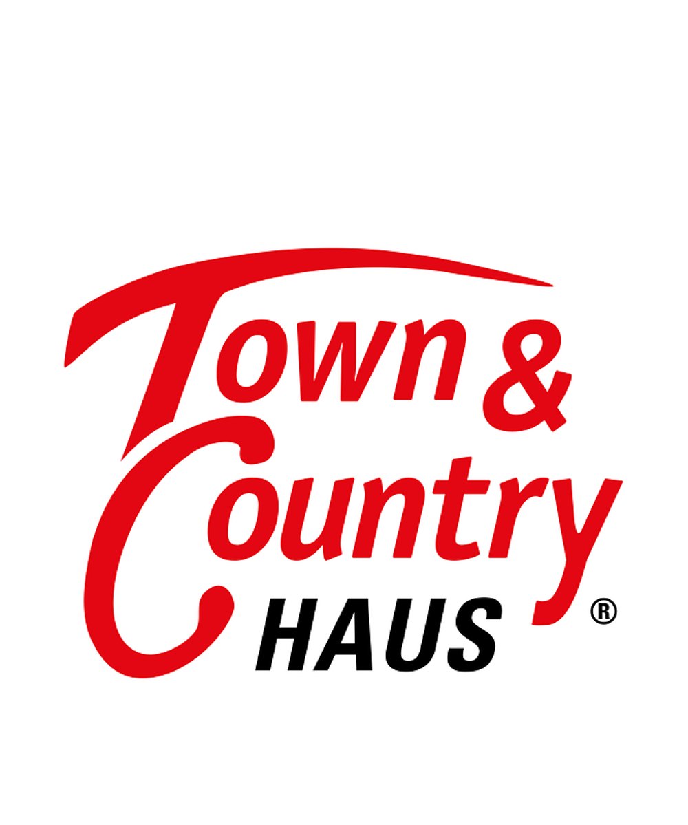 Rotes "Town & Country" Logo mit schwarzem "HAUS" darunter und einem kleinen roten R-Symbol.