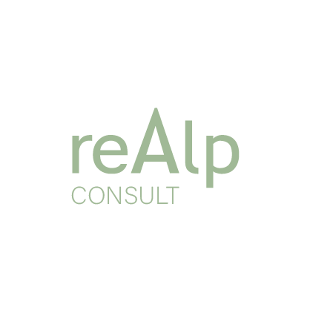 Logo: "reAlp CONSULT" in blassgrüner Schrift auf weißem Hintergrund.