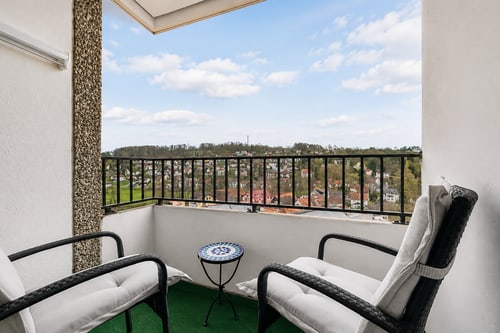 Balkon der Ferienwohnung in Bad Soden-Salmünster mit Panoramablick über die Stadt und den Spessart