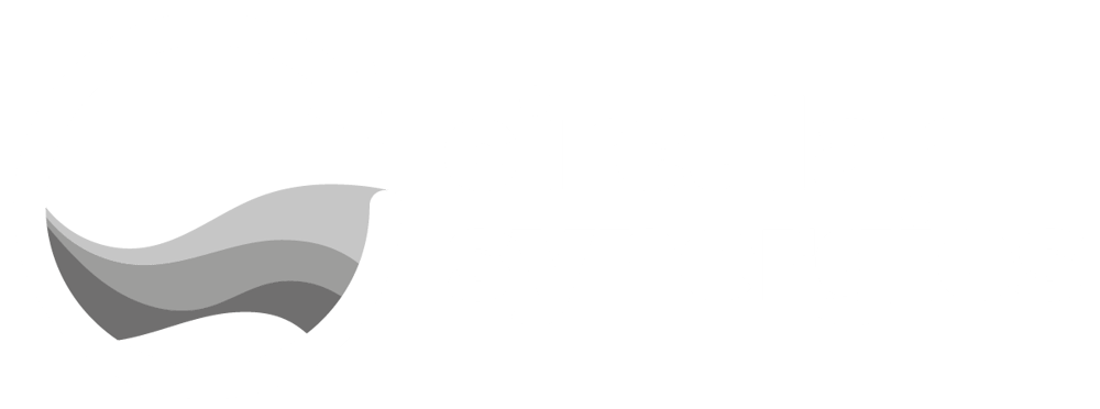 Logo: Ein weißer Kreis mit Pfeil und grauen Wellen, daneben der Text "circular synergies" in Weiß.