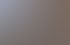Ein Mann leitet einen Workshop mit Flipchart und Monitor, während eine Person ihn mit dem Smartphone fotografiert.