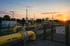 Gelbe Erdgas-Pipeline und Gasversorgungsanlage bei Sonnenuntergang; Schild warnt vor unbefugtem Personal - Software-KRITIS Notfall- und Krisenmanager (NKM®).