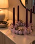 Fliederfarbener Kranz mit Organza