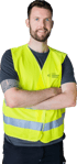 Dominik Walter in Warnweste mit Logo des Institut Perspektive Handwerk, Arme verschränkt