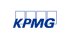 KPMG-Logo: blauer Text und vier Umrisskästchen auf dunkelgrünem Hintergrund.