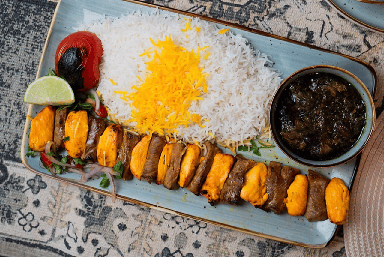 Persischer Grillteller mit Safranreis