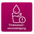 Weißes Symbol auf Magenta-Hintergrund, das einen Wassertropfen über einem Glas und ein Ausrufezeichen darstellt, mit Text "Trinkwasserverunreinigung" - Katastrophenschutz-Software Notfall- und Krisenmanager (NKM®).