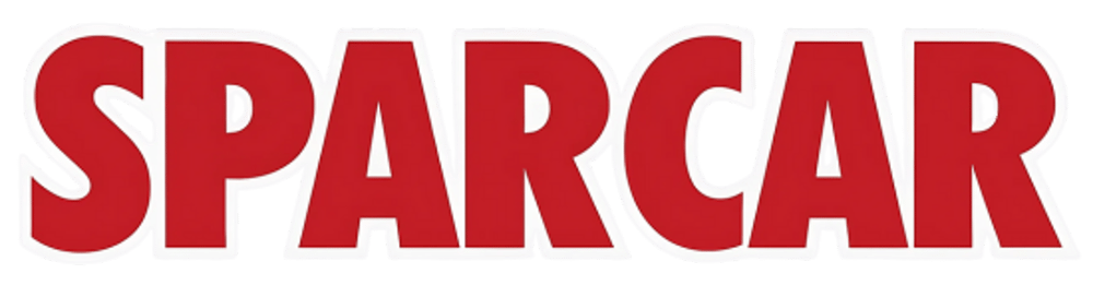 SPARCAR-Logo in Rot mit weißem Rand auf grünem Hintergrund.