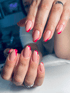 Pinkes Nageldesign mit feinem Muster – auffällige und saubere Modellage bei Fany Beauty Zweibrücken-Wattweiler