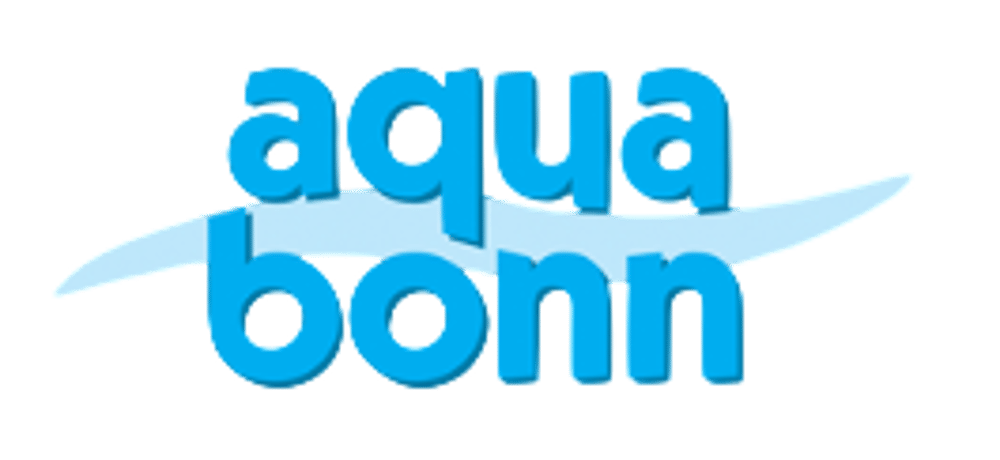 Blaues Logo mit dem Text "aqua bonn" und einer hellblauen Wellenlinie, die zwischen den Wörtern verläuft.