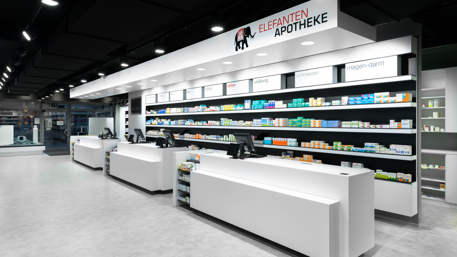 Moderne Offizin der Elefanten Apotheke Hamburg Barmbek