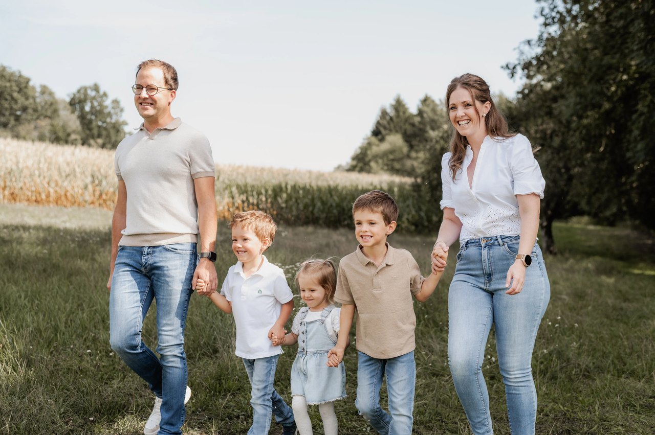 Familie Rapberger heute mit ihren drei Kindern