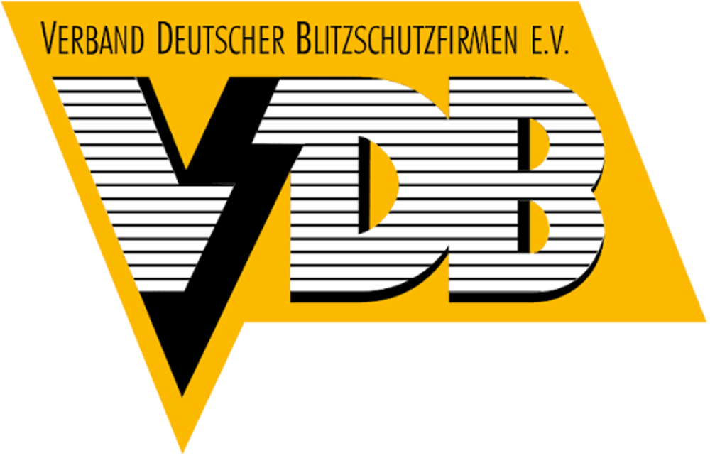 Logo des Verband Deutscher Blitzschutzfirmen e.V. mit gelbem Hintergrund und gestreiftem VDB-Schriftzug.