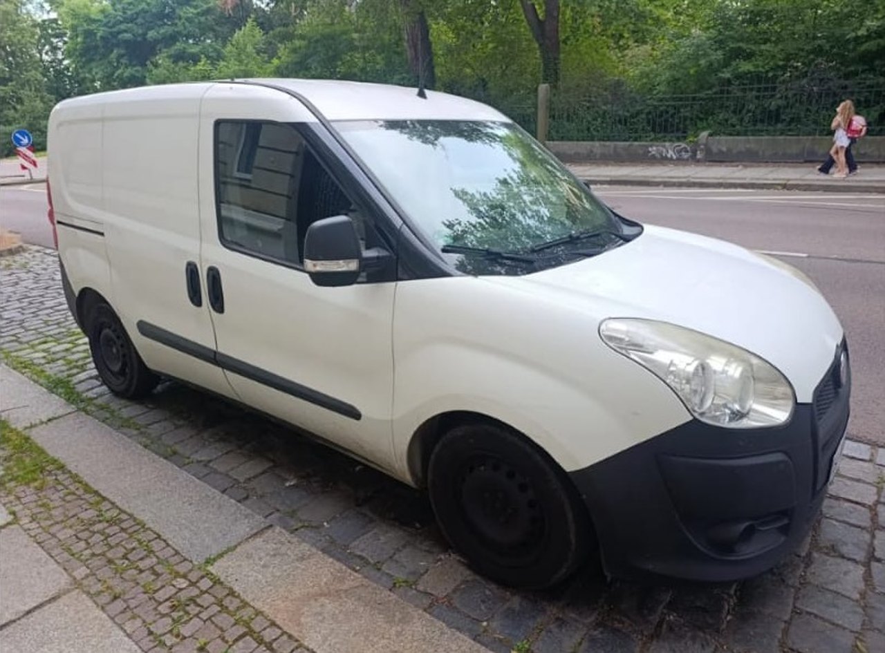 Weißer Fiat Doblo