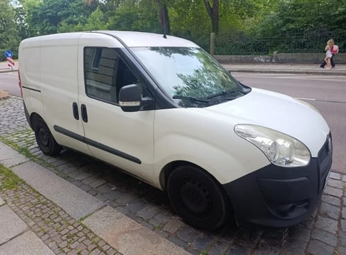 Weißer Fiat Doblo