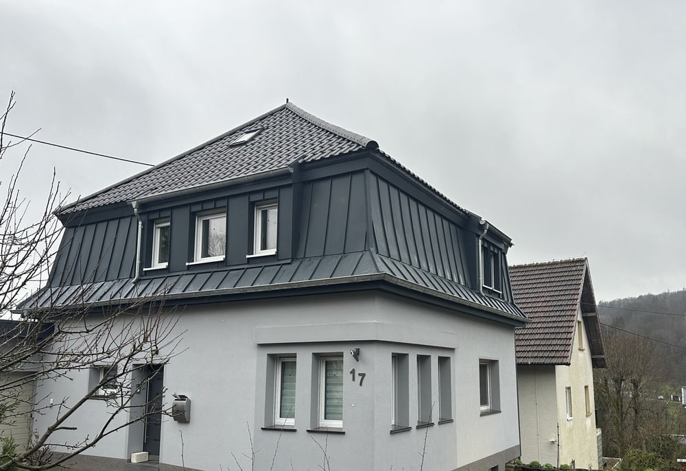Modernisiertes Dach – Wohnhaus