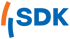 Blaues „SDK“-Logo mit einem orangefarbenen und blauen vertikalen Strich auf der linken Seite.