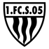 Wappen mit "1.FC.S.05" auf schwarzem Balken und fünf vertikalen, wellenförmigen Streifen in Schwarz und Weiß.