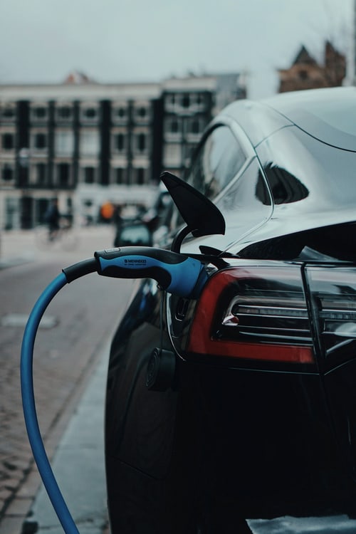 Elektroauto beim Laden