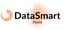 Logo mit orangefarbenem Halbkreis, schwarzem Text "DataSmart" und orangefarbenem gepunktetem Rautenmuster mit "Point".