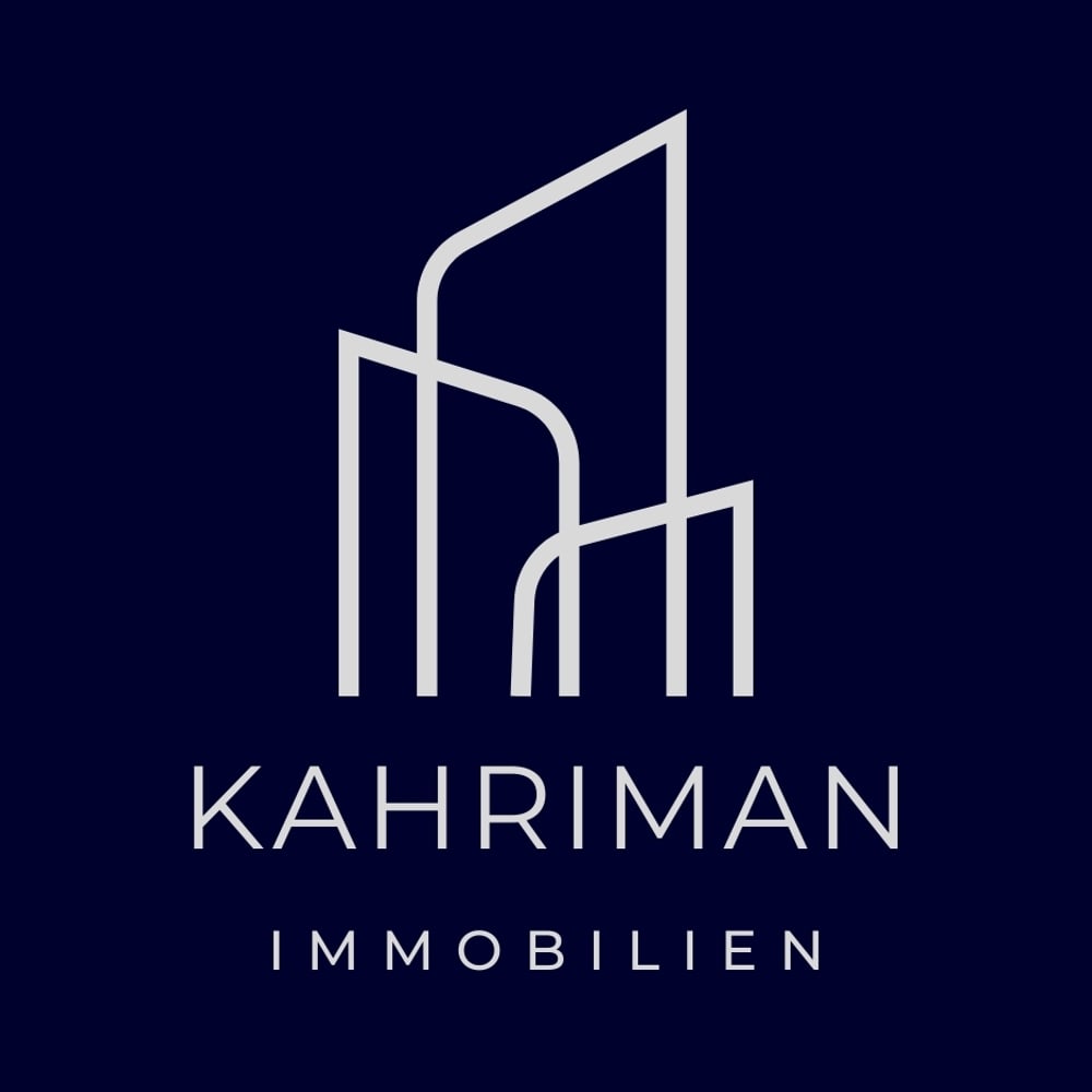 Logo mit abstrahierten Gebäuden und dem Text "KAHRIMAN IMMOBILIEN" auf grünem Hintergrund.