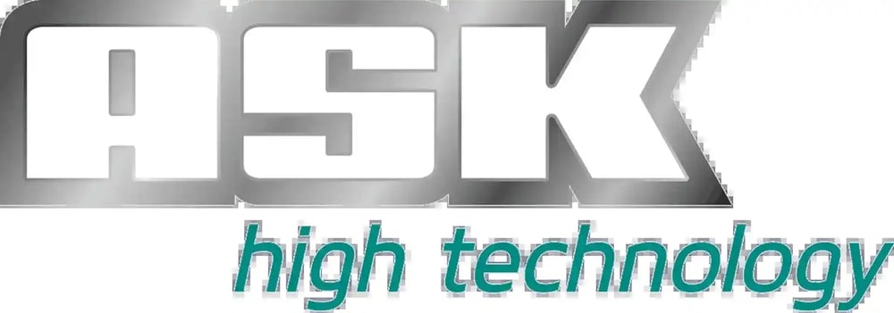 Logo von ASK high technology mit silbernen Buchstaben.