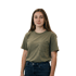 Sophia, eine Frau mit langen braunen Haaren, trägt ein grünes Shirt. Sie arbeitet bei uns im Marketing.