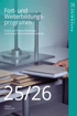 Fort- und Weiterbildungsprogramm 25/26: Eine Hand platziert ein Buch unter einer Buchpresse. Gültig ab Oktober 2025.