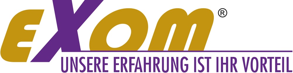 Logo mit dem Schriftzug "EXOM" in Orange und Lila und dem Text "UNSERE ERFAHRUNG IST IHR VORTEIL" darunter in Lila.