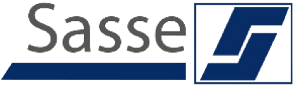 G&S HausVerwaltung GmbH Logo mit orangefarbenen und grauen Buchstaben auf dunkelgrünem Hintergrund.