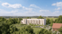 3D-Rendering eines Apartmentkomplexes im ländlichen Raum