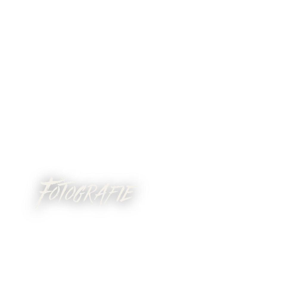 RICKED Logo in markanter, stacheliger Schriftzug mit kleinem „Fotografie“ Schriftzug darunter
