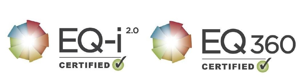 Logos für EQ-i 2.0 Certified und EQ 360 Certified, jeweils mit einem stilisierten bunten Rad und Häkchen.
