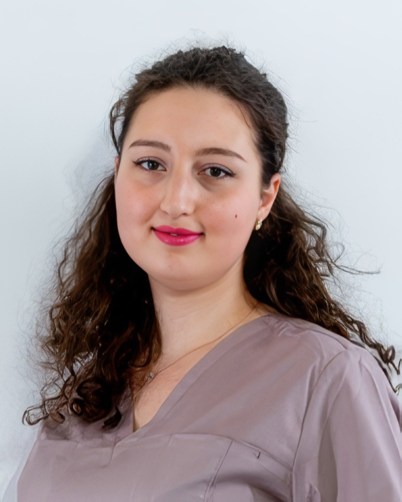 Joury K., Auszubildende in der Zahnarztpraxis Dr. Levold