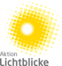 Ein gelbes, abstraktes Sonnenlogo mit dem Text "Aktion Lichtblicke" darunter.