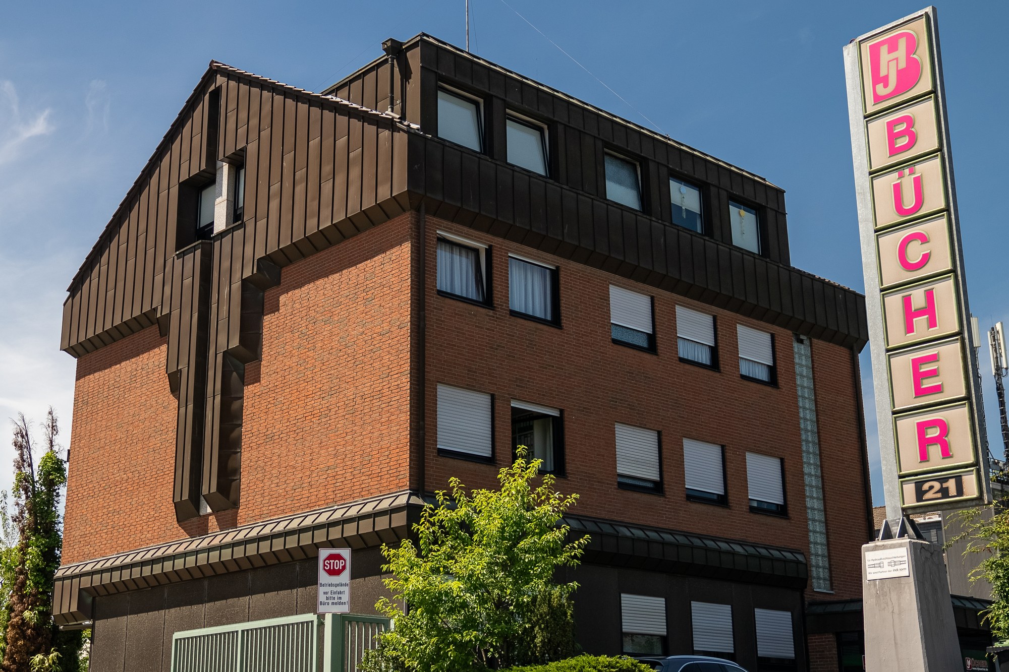 Bürogebäude der Zentrale von Bücher Containerdienst