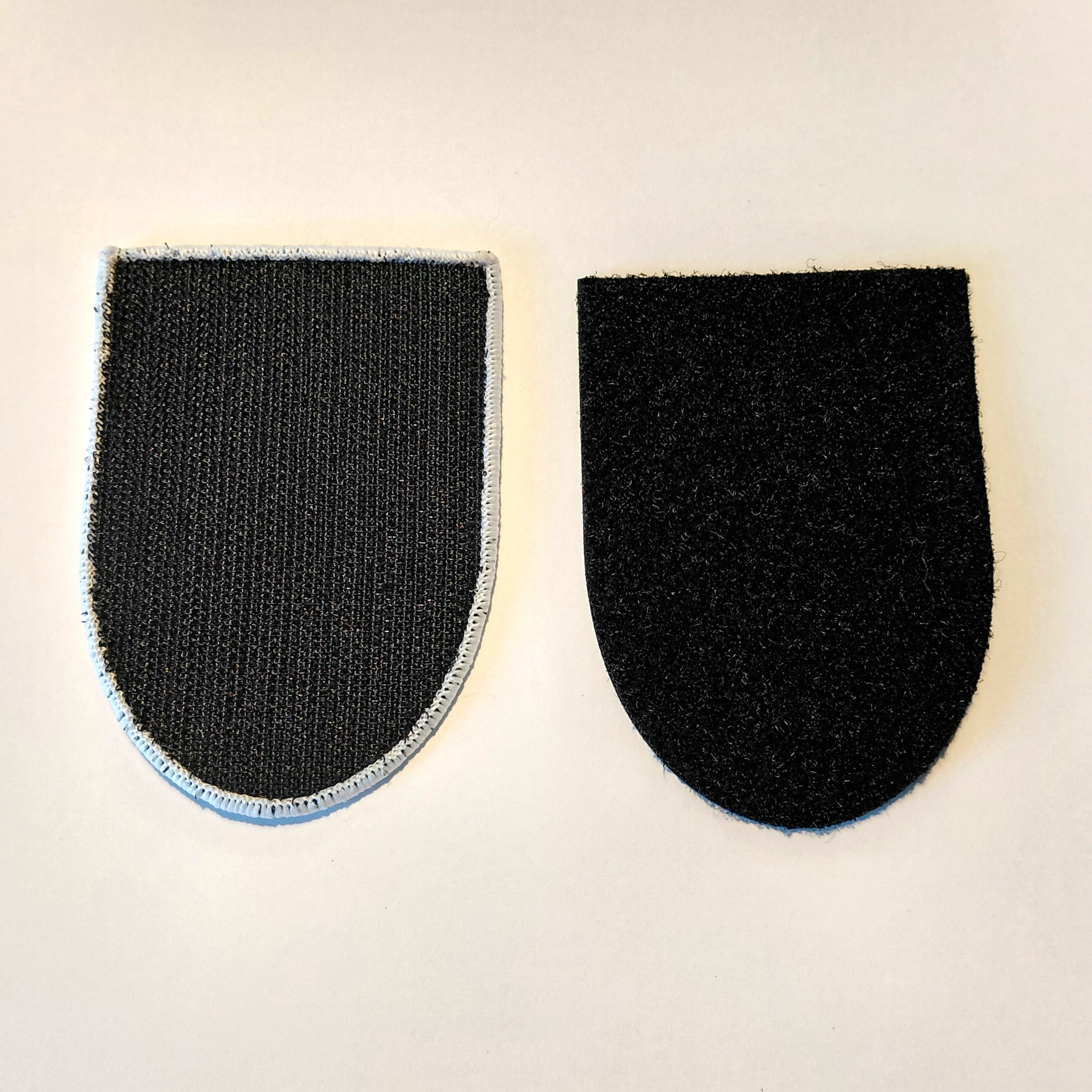 - Patch-Rückseite mit Klett und passender Flauschseite
