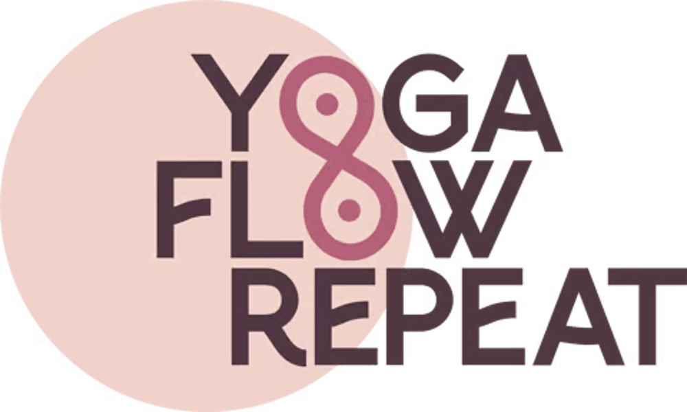 Text “YOGA FLOW REPEAT” mit einer rosafarbenen Acht, die als "O" in "YOGA" und "FLOW" dient.