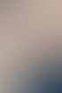 Installateur bringt Vorrichtung für LED-Beleuchtung an