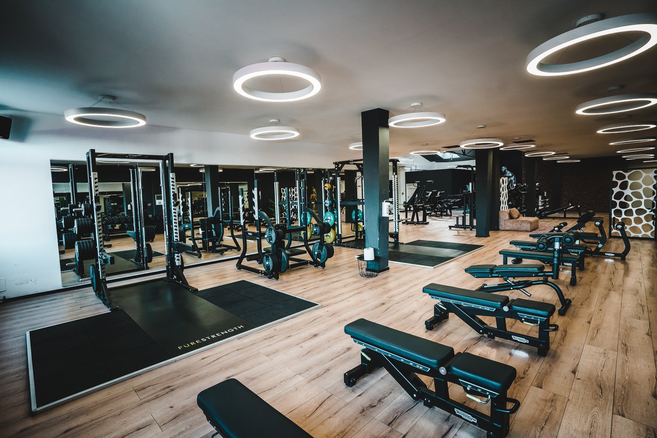 Freihantelbereich im High Class Fitness Studio