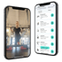 Zwei Smartphones: Links zeigt eine Frau beim Training mit einer Langhantel, rechts eine Trainingsplan-App.